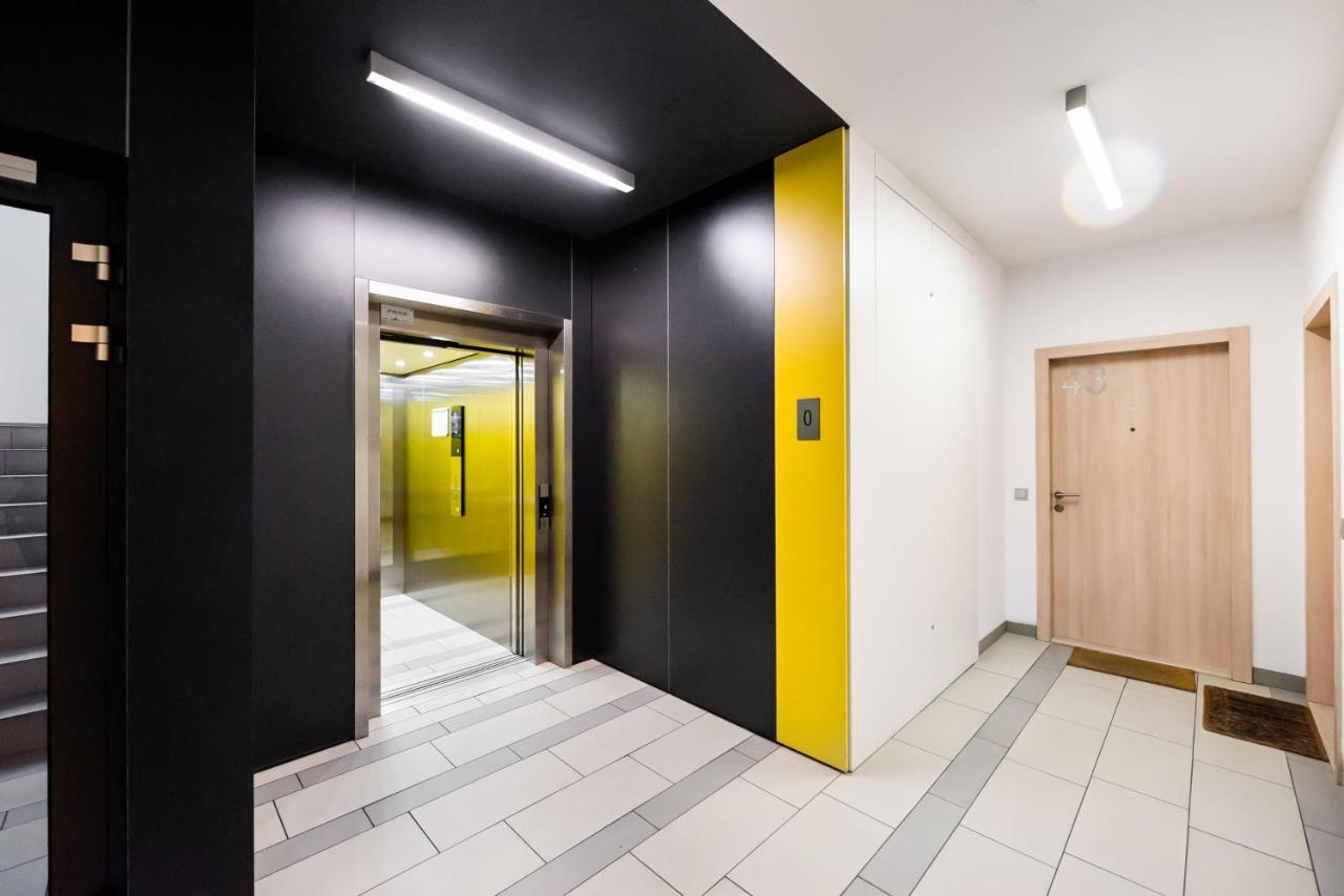 Wola Luxury Wooden Apartment Warsawa Bagian luar foto
